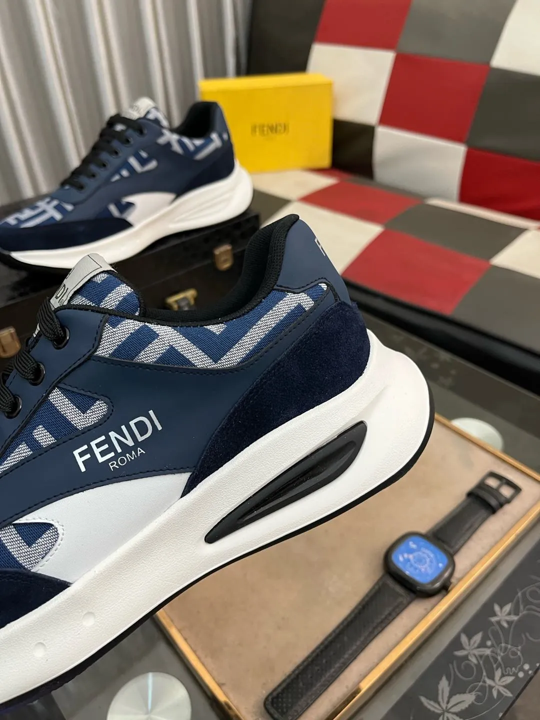 Men's Men's Shoes💰440⌚️⌚️[fendi] Fendi's classic and comfortable men's, this complex sneaker is made of soft calfskin➕genuine leather lining➕original ultra-light rubber material with rough outsole. This unique light style is suitable for the casual and refined sensibility of this season. It is comfortable and natural on the feet. It is an everyday style for casual travel in autumn and winter! 38−443️⃣colors available